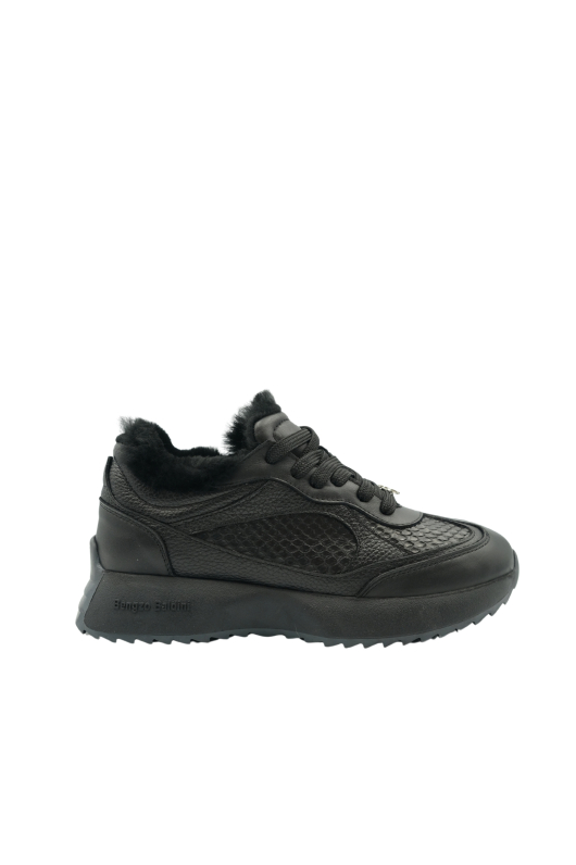 Кроссовки из натуральных материалов. 